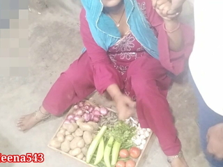 Vegetable bech rahi bhabhi ko patakar