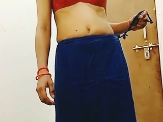 Indian bhabhi take saree colouring