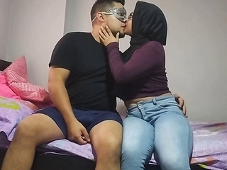 Ambitious Arab seduces her big cock