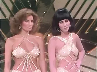 Cher & Raquel Welch - I'm anybody